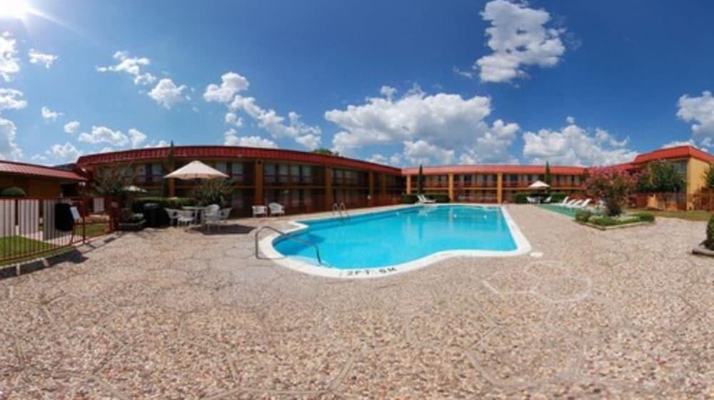 Quality Inn Ada Near University Exterior foto